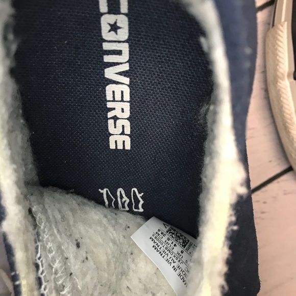 Men’s 8/Women’s 10/ Wool Lined Navy Converse Shoes - Picture 3 of 5